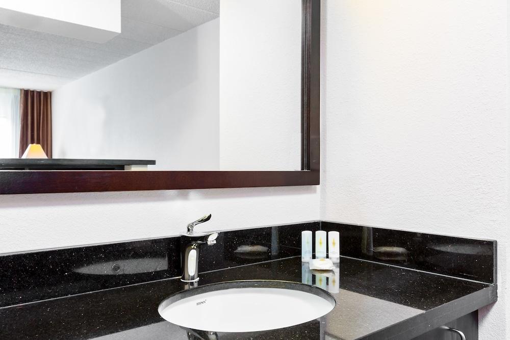 Clarion & Bwi Airport North Hotel Brooklyn Park