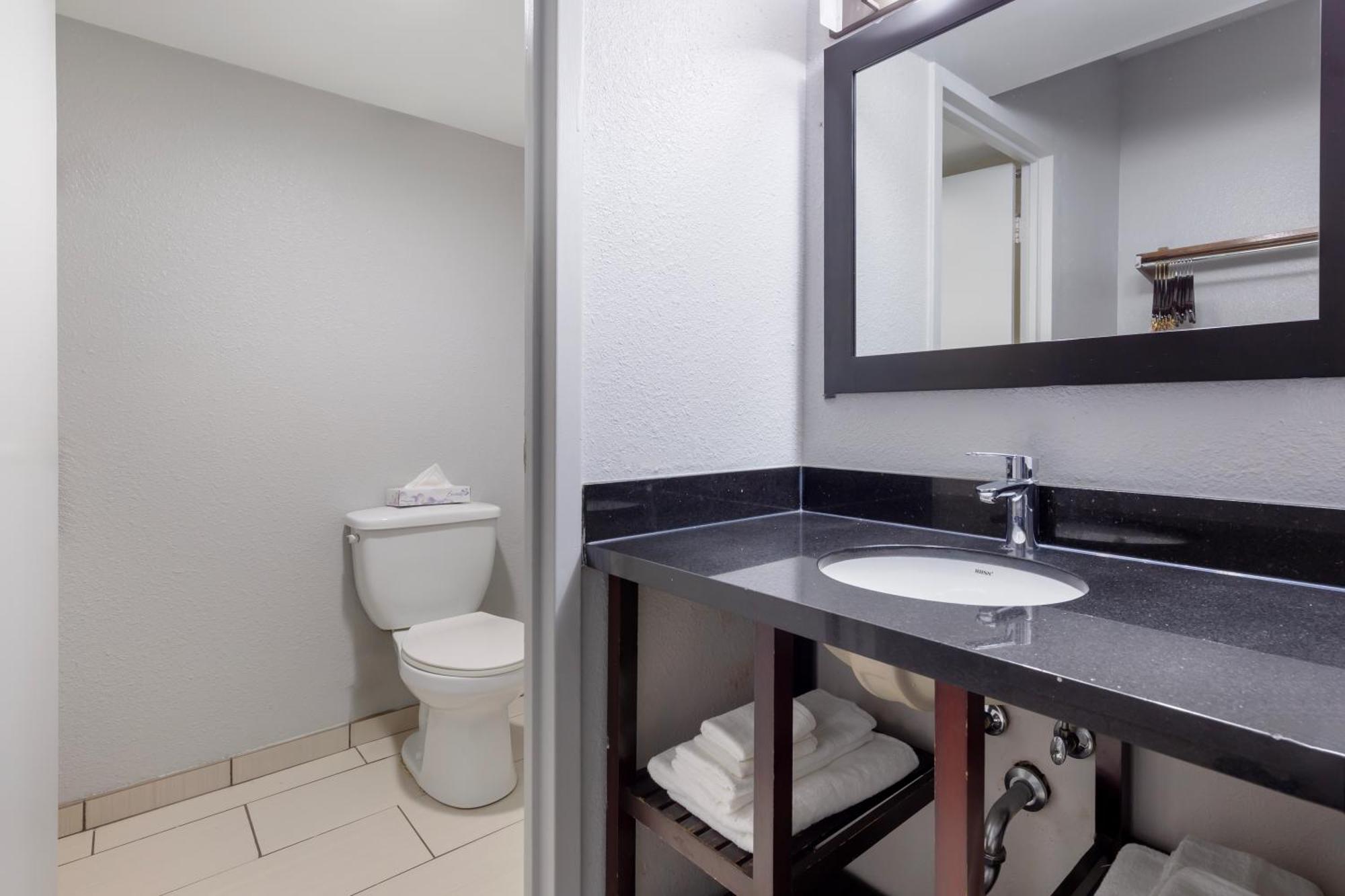 Clarion & Bwi Airport North Hotel 3*