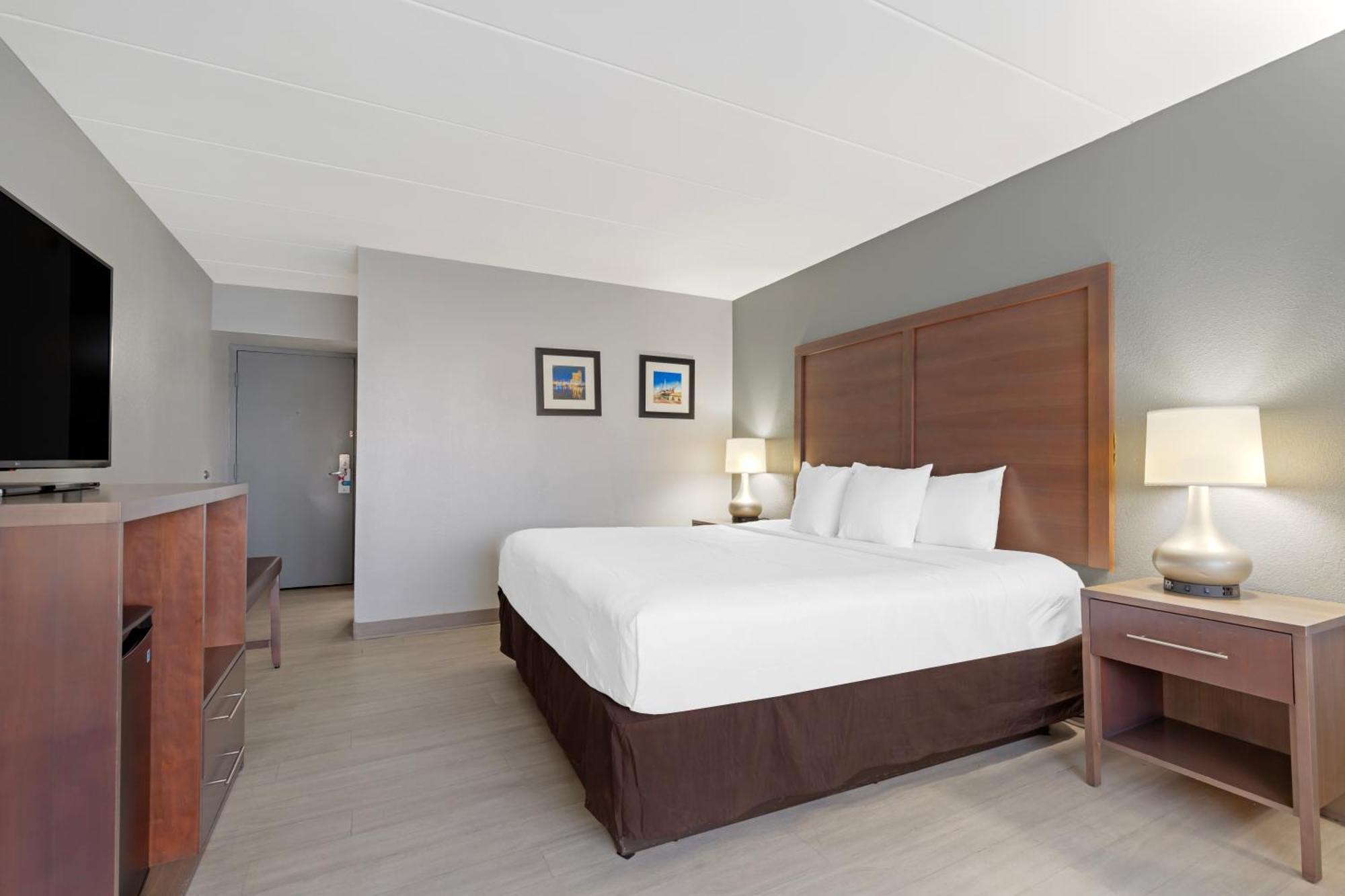 Clarion & Bwi Airport North 3*